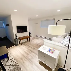 https://small-private-studio-at-kitsilano-beach.vancouver-hotels-bc.net