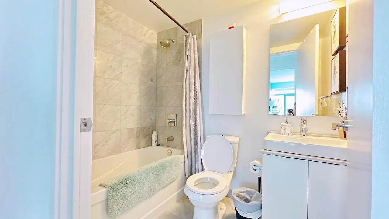 Comfort Opulence Suites Superior 3 Bedroom Suite 48Th Floor With Lake View Toronto Hotel